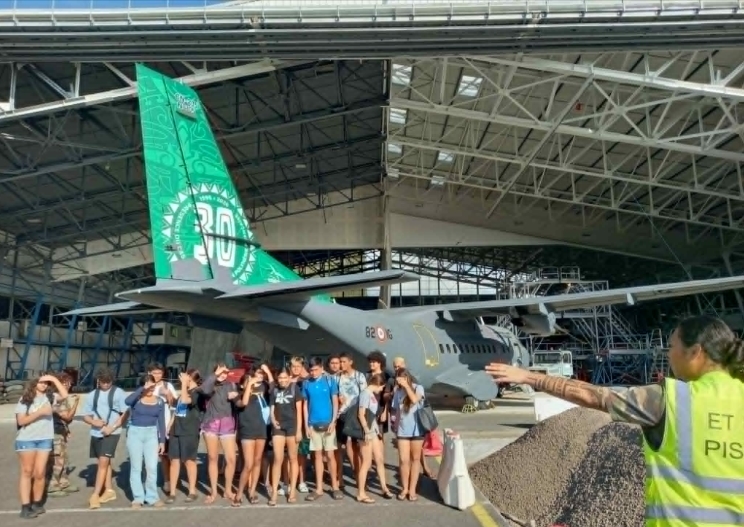 Sortie aéronautique pour les élèves du collège de Mahina !